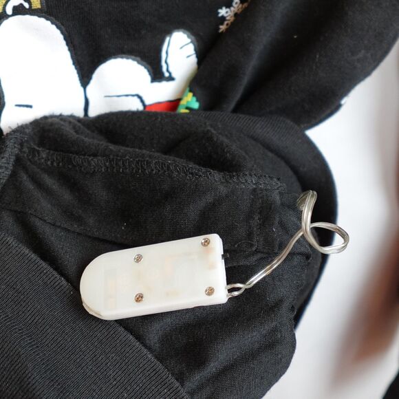 Peanuts Snoopy Christmas Graphic Sweatshirt Juniors Large 11/13 (lights up?) - Picture 8 of 13